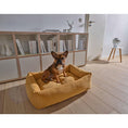 Charger l'image dans la visionneuse de galerie,Hundebett Classic - TUDOR GOLD - BenzoDesign