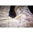 Cargar imagen en el visor de galería, Hundedecke COZY BEIGE - Webpelz Decke - BenzoDesign