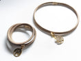 Bild in Galerie-Betrachter laden, Markenband und Wickelarmband aus gestepptem Kunstleder in goldbraun im Set - BenzoDesign