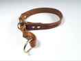 Charger l'image dans la visionneuse de galerie,Zugstophalsband Xenia aus Fettleder cognac - BenzoDesign