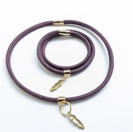 Markenband und Wickelarmband aus gestepptem Kunstleder in aubergine - BenzoDesign