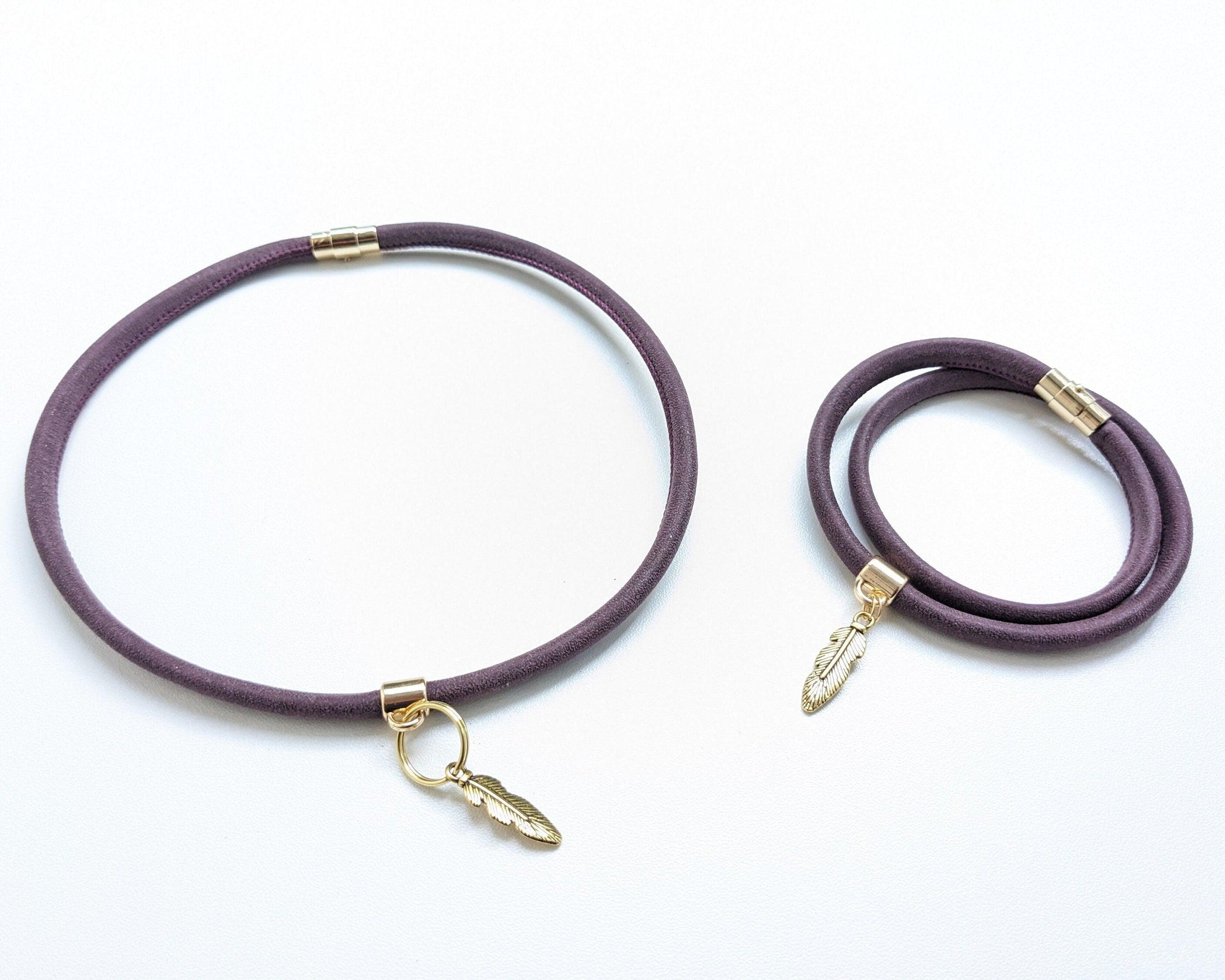 Markenband und Wickelarmband aus gestepptem Kunstleder in aubergine - BenzoDesign