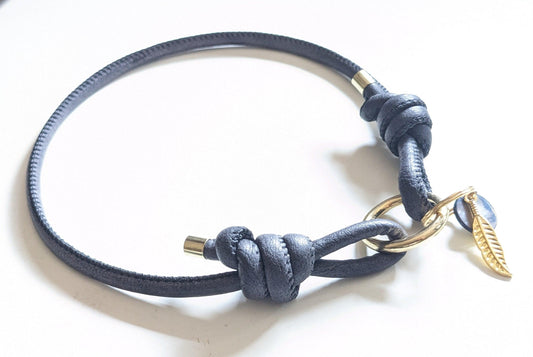 Markenhalsband aus Kunstleder verstellbar in graublau - BenzoDesign