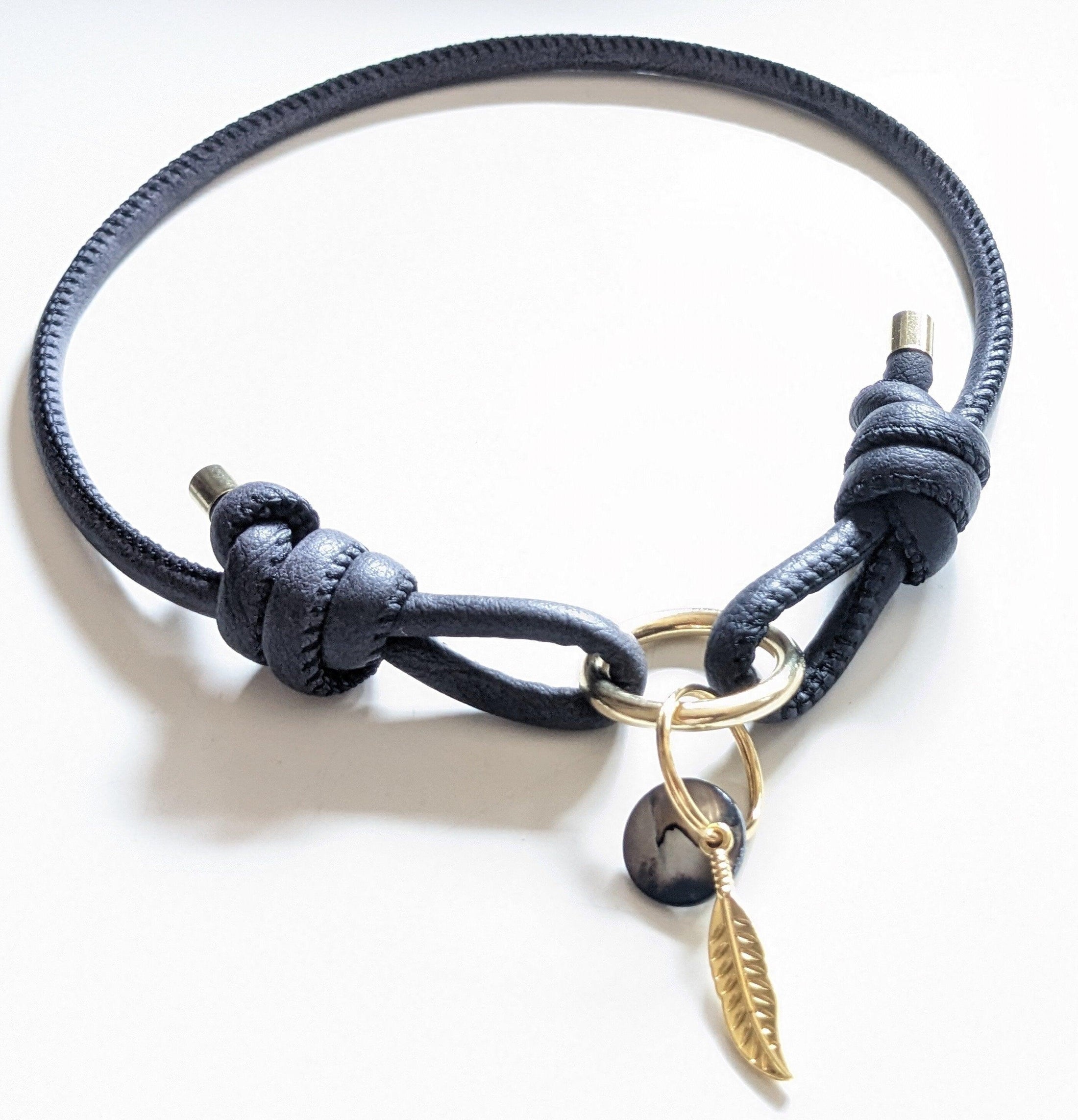 Markenhalsband aus Kunstleder verstellbar in graublau - BenzoDesign